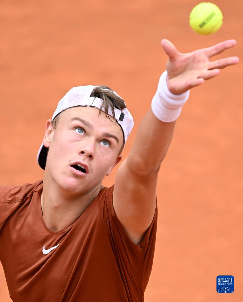 球与脚下球 球与脚下球