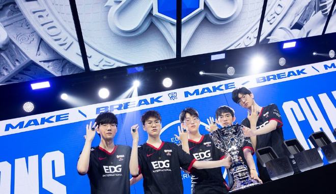 服饰也成为 服饰也成为